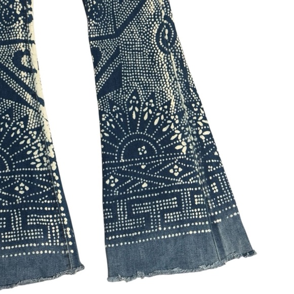 FREE PEOPLE Bohemian Blue and White Flare Pants Low‎ Mid Rise Size 26 Festival - Picture 3 of 7